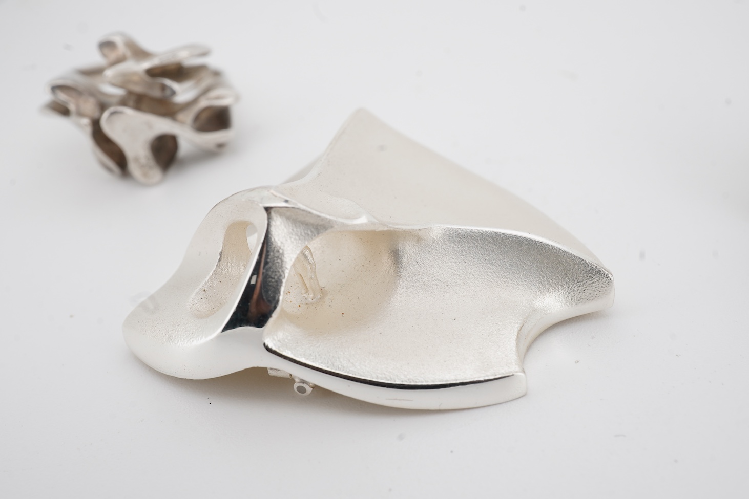Two contemporary Finnish Lapponia 925 rings, sizes O and U, together with a similar Finnish Lapponia 925 brooch.